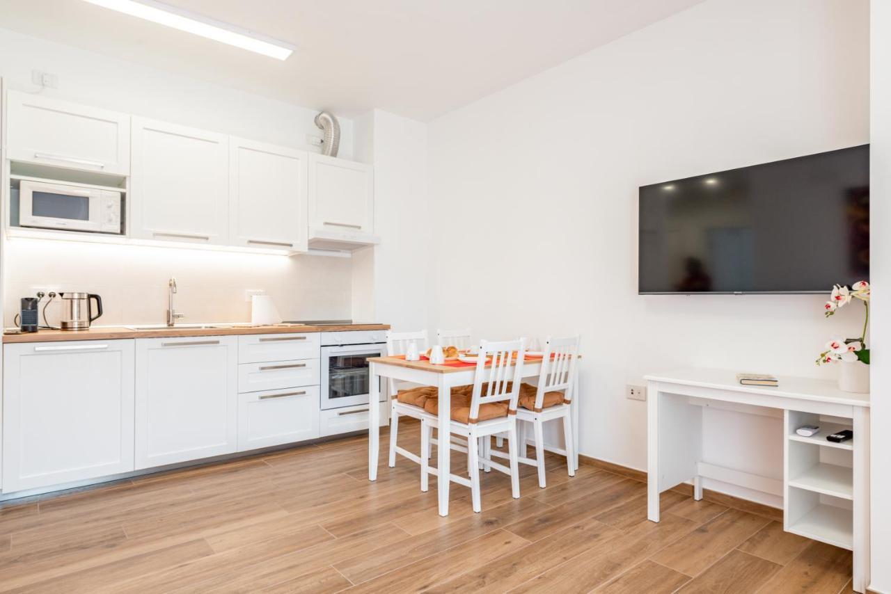 Central Station Apt With Parking Bari Exterior photo